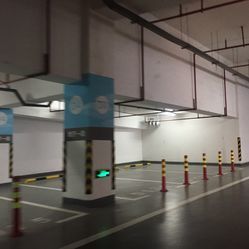 东二环泰禾广场停车场