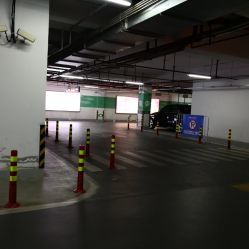 东二环泰禾广场地下停车场